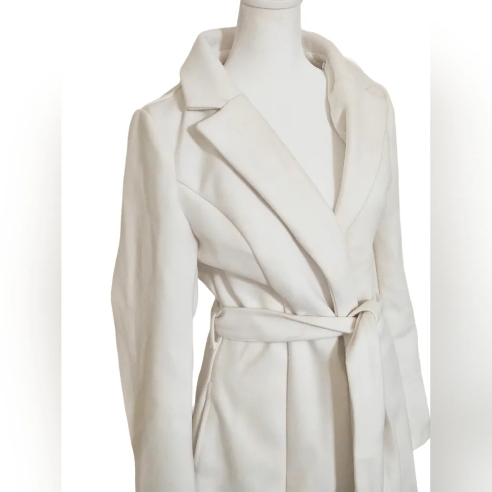 Haute Monde White Pea Coat with Faux Fur Collar - Picture 6 of 8